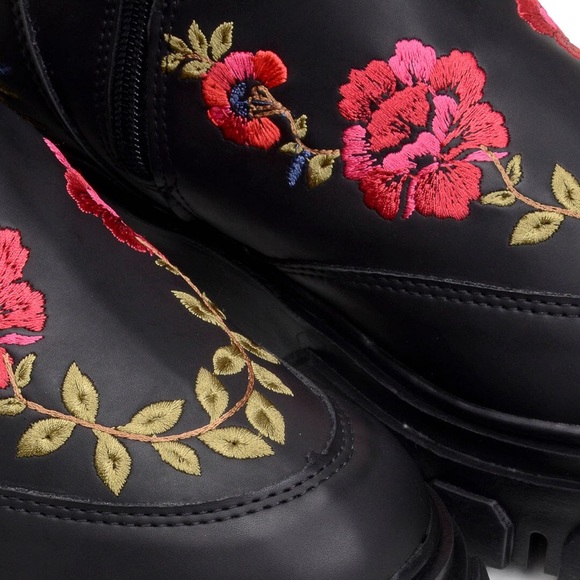 FARM Rio Rose Embroidery Black Boho Mid Boot Anthropologie - Picture 4 of 16